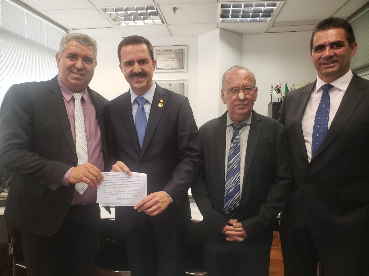 Presidente Marcão Alves, deputado estadual Itamar Borges e os vereadores Nardin Martinelli e Sérgio Leiteiro